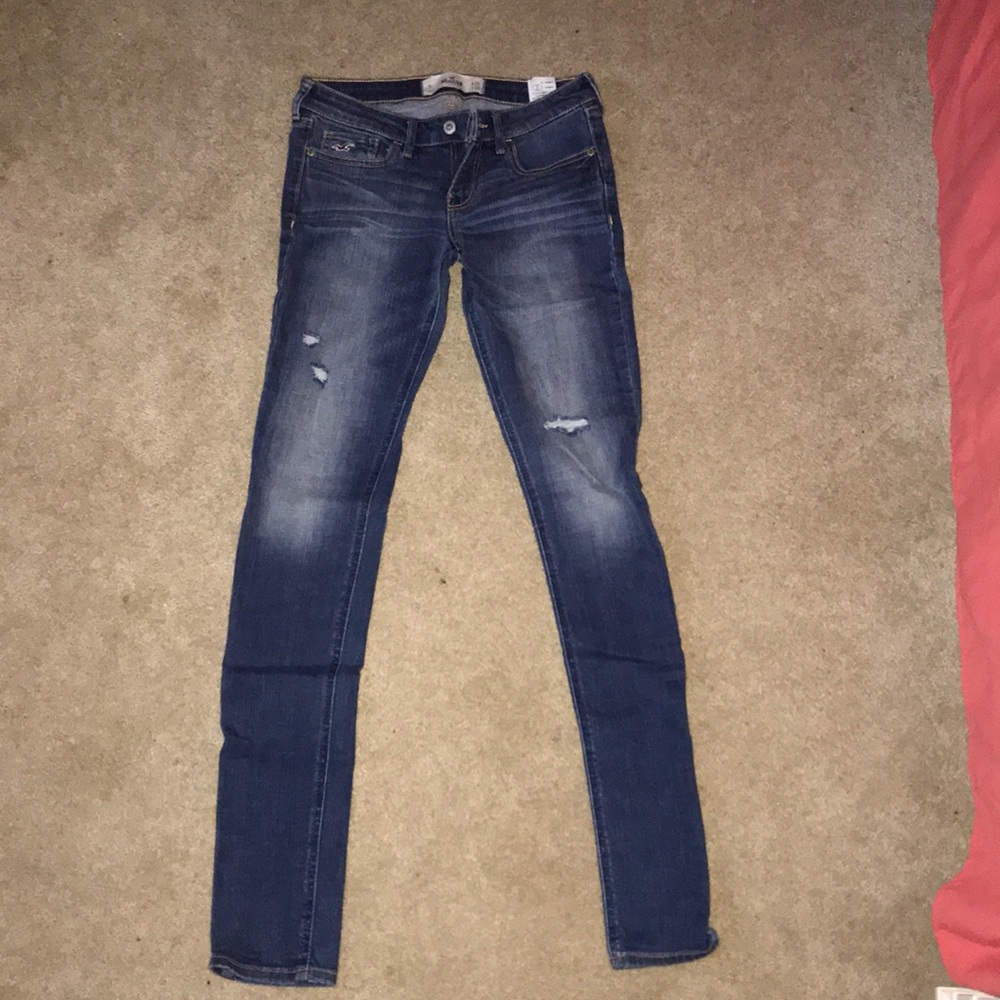 NEVER WORN HOLLISTER SKINNY JEANS!!